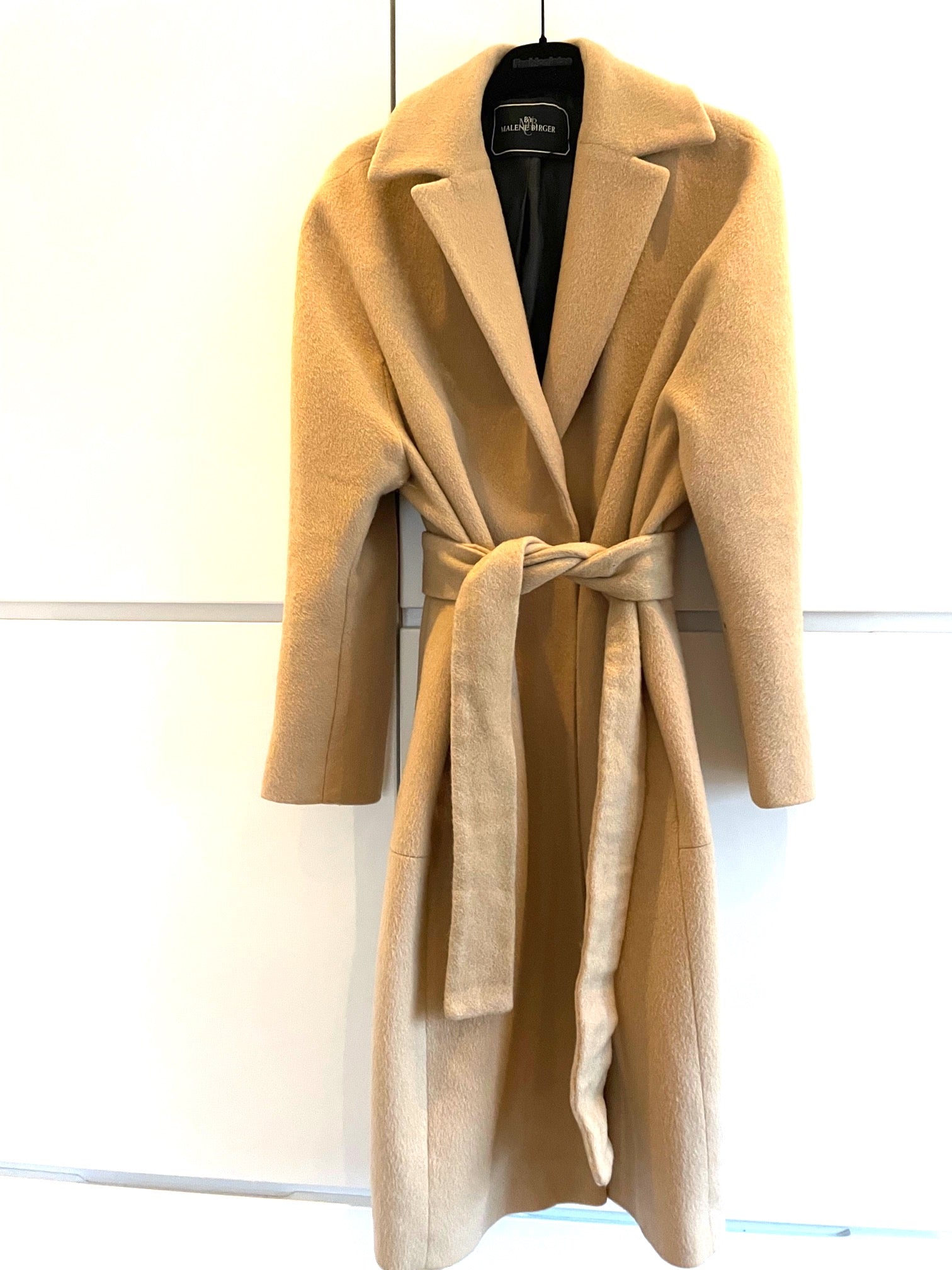 Malene frakke med bindebånd – Fashionistas
