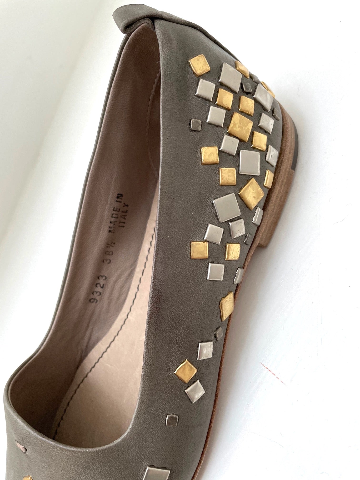 gået i stykker linse forum Elia Maurizi flade sko med nitter – Fashionistas