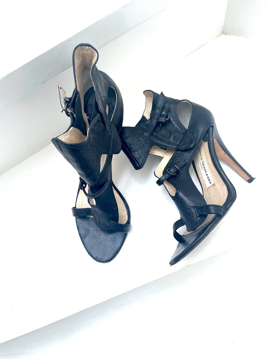 Skovgaard sandaler med detaljer – Fashionistas