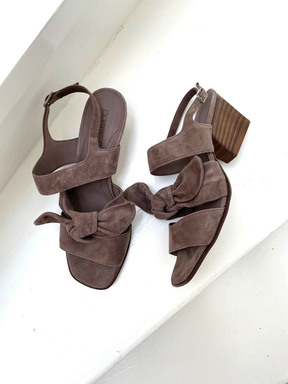 Tradition dukke tårn Pomme D´or sandaler med sløjfe – Fashionistas