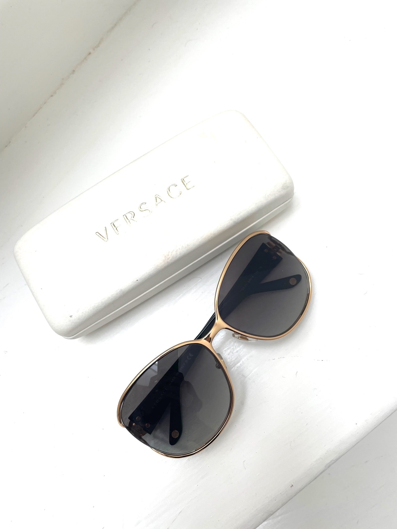 involveret Sweeten kaste Versace solbriller men guld stel – Fashionistas